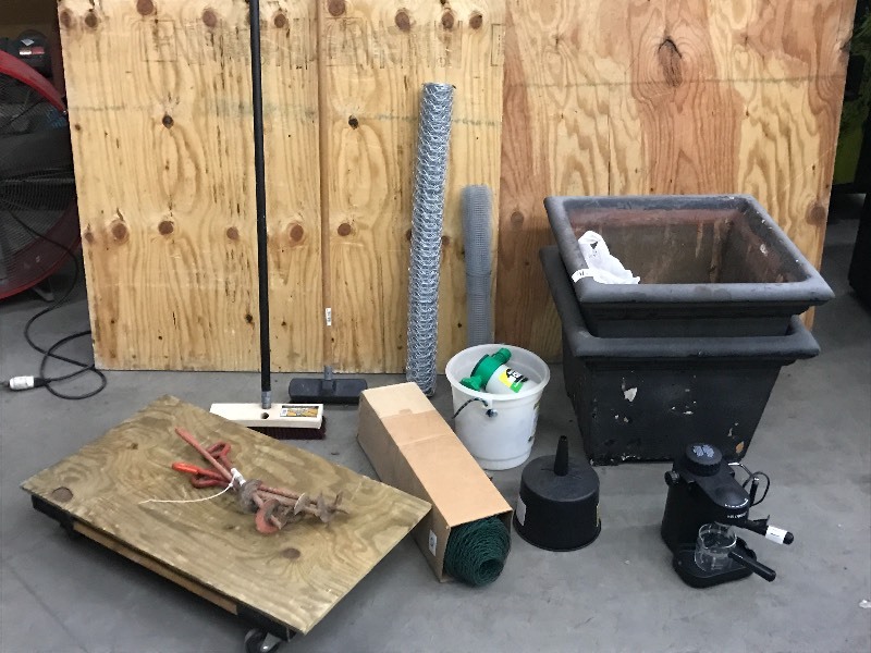 lot 76 image: Lot Of Assorted Garage & Garden Items