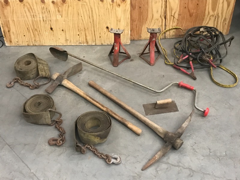 lot 78 image: Hand Tools, Jack Stands, Load Straps, Etc