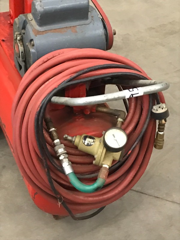 lot 95 image: 115Volt Air Compressor
