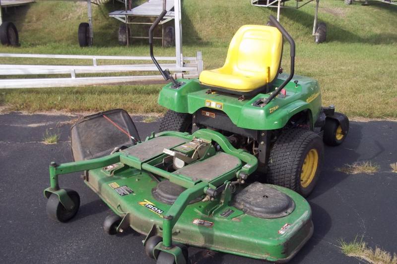 lot 3 image: John Deere 60 Commercial Lawn Mower
