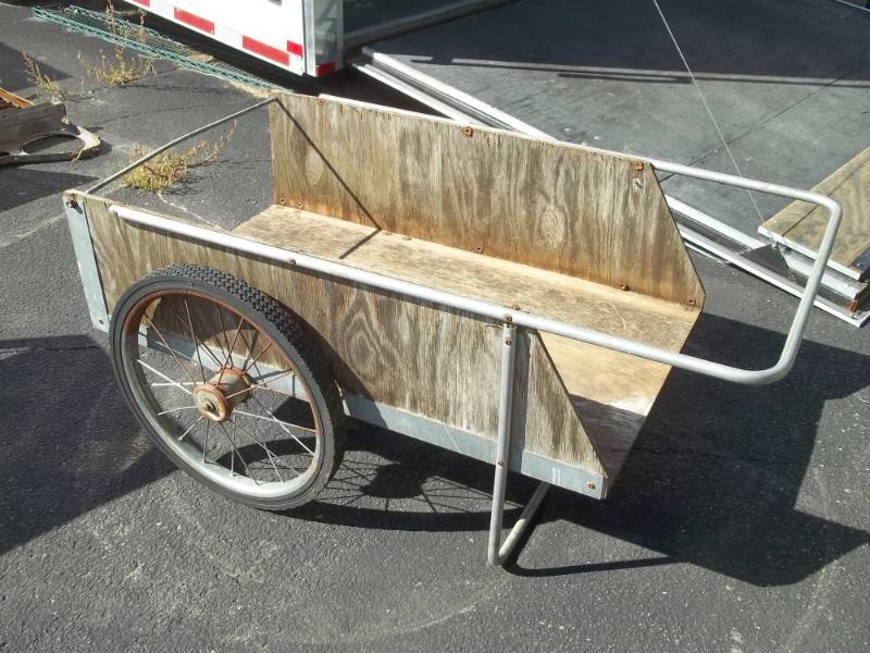 lot 21 image: Garden Cart