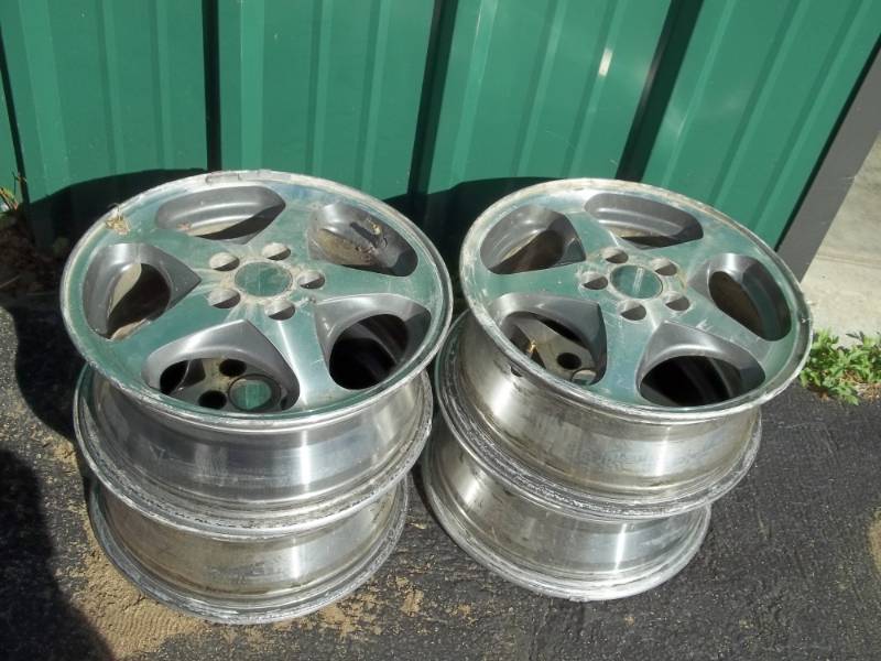 lot 24 image: Set of 4 rims 16 inch