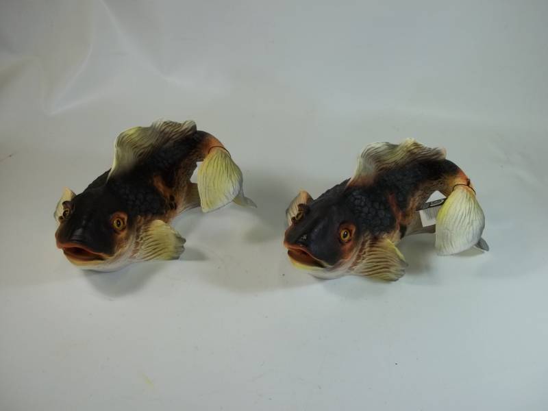 lot 32 image: Pair of Fountain Fish 15 x 8