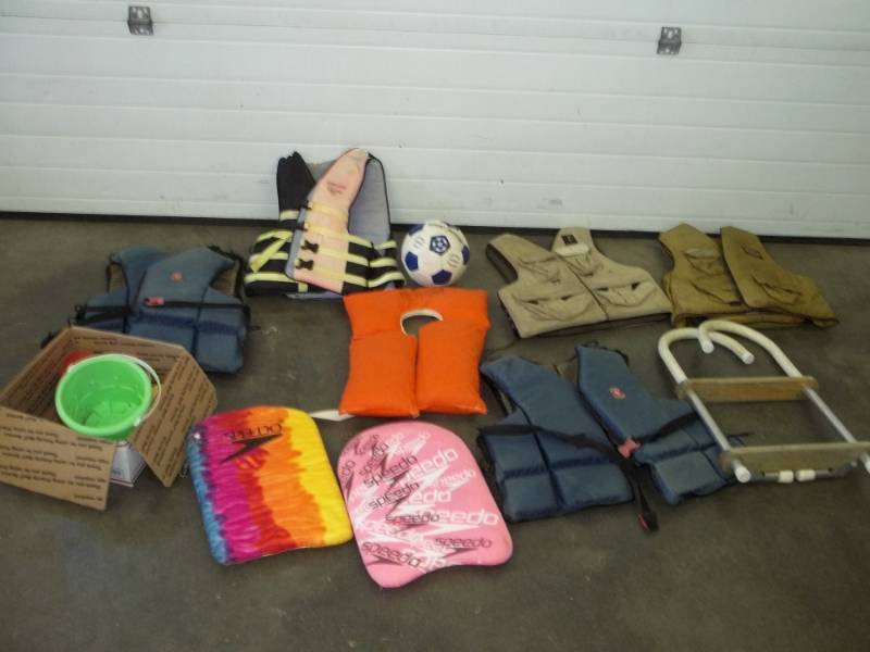 lot 34 image: Boat Step, Life Jackets and outdoor toys