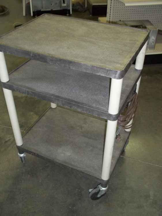 lot 40 image: Plastic Cart with Cord