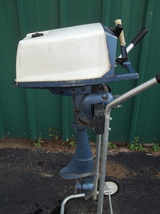lot 7 image: Eska Boat Motor with built in tank Tested and Runs Motor Dollie not included