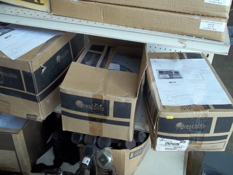 lot 65 image: 4 Recessed lights in boxes