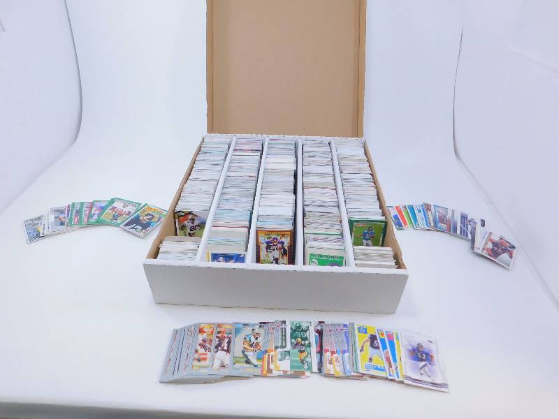 lot 6 image: Large Lot Of Football Cards