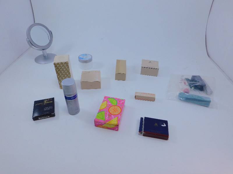 lot 18 image: Lot of Various Avon Items