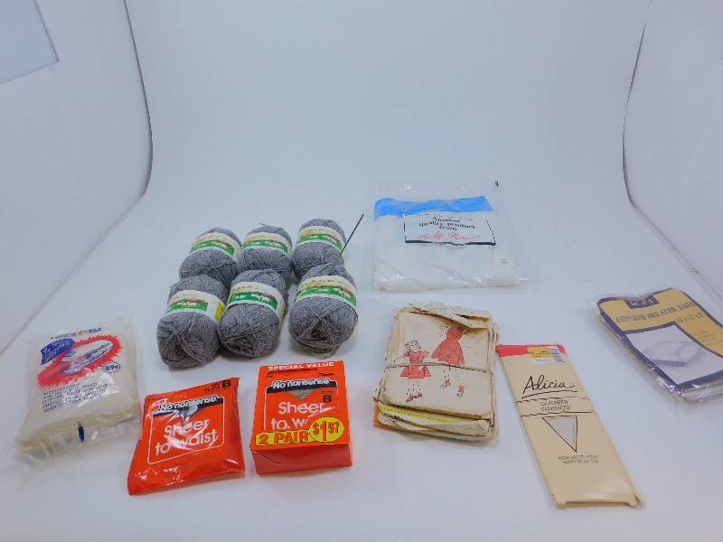 lot 26 image: Lot of Various Items