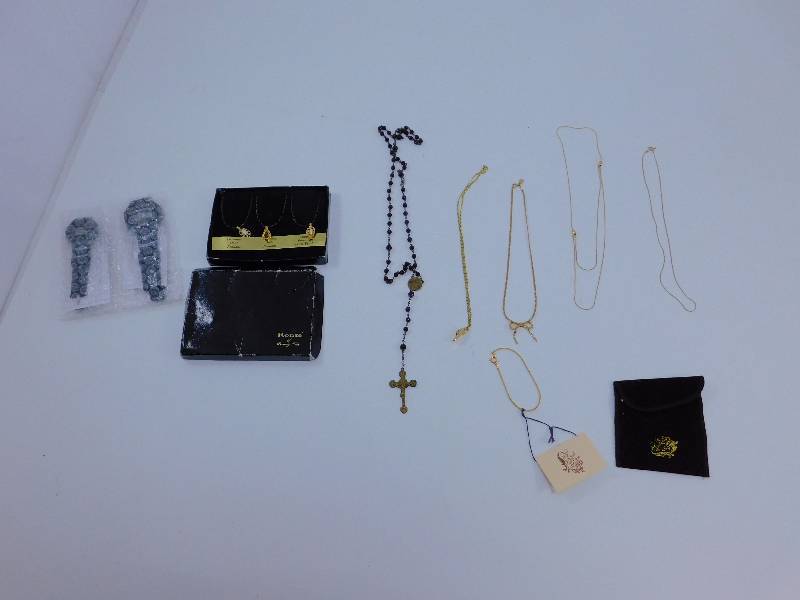 lot 31 image: Jewelry