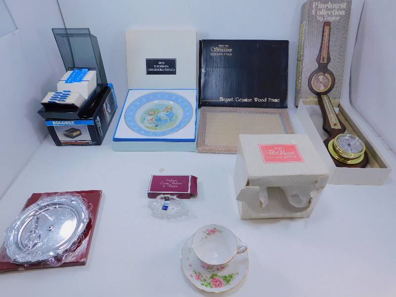 lot 32 image: Lot of Various Items