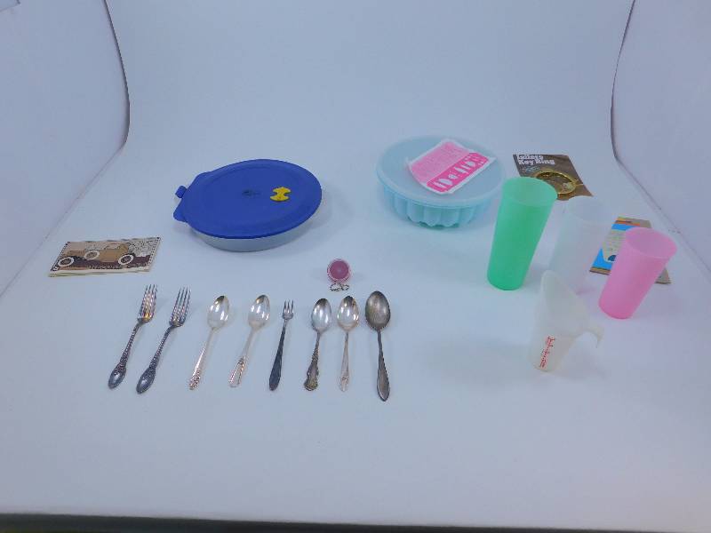 lot 34 image: Vintage Silverware and Tupperware