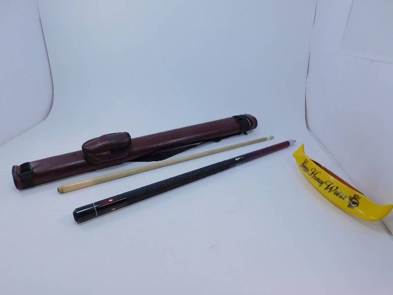 lot 47 image: Minnesota Fats Professional Pool Stick and Leinies Honey Weiss Tapper