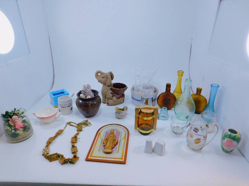 lot 59 image: Large Lot Of Vintage Collectible