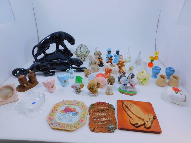lot 60 image: Large Lot Of Vintage Collectible