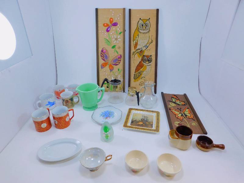 lot 64 image: Large Lot Of Vintage Collectible