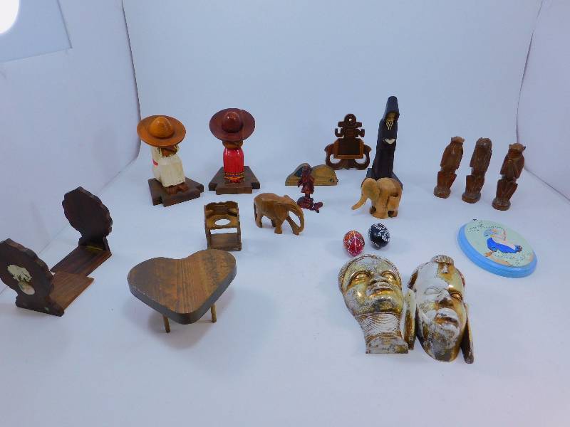 lot 65 image: Lot of Wooden Collectibles
