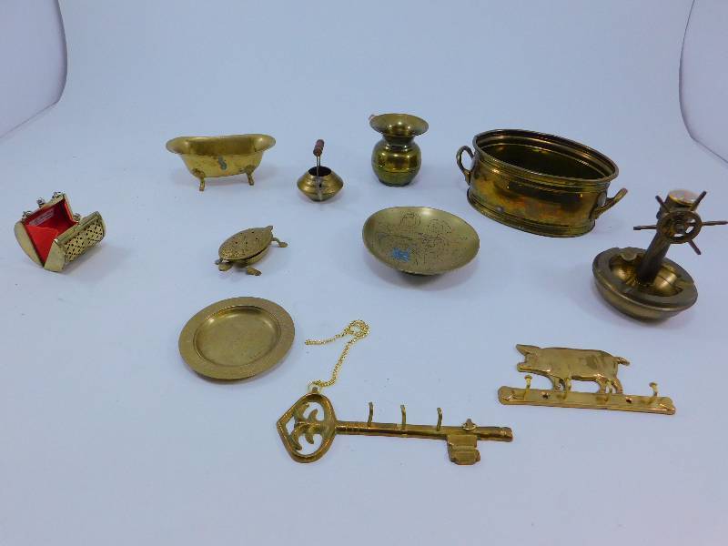 lot 66 image: Lot Of Brass Collectibles