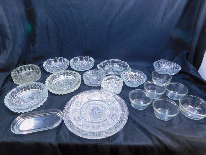 lot 67 image: Large Lot Of Glass Bowls and Ashtrays