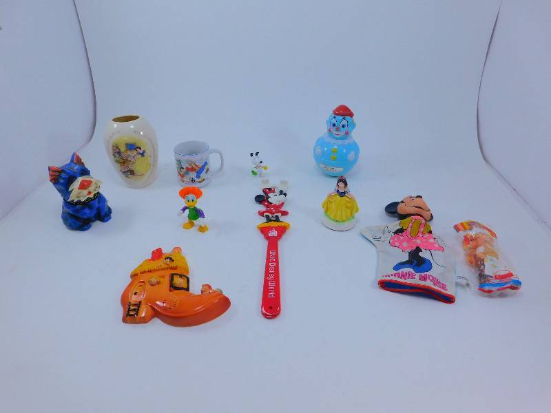 lot 70 image: Vintage Toys