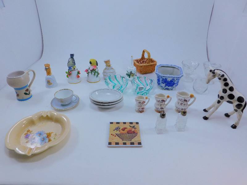lot 57 image: Lot Of Collectibles