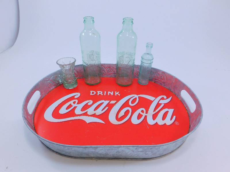 lot 101 image: Vintage Coca-Cola Bottles & Tray