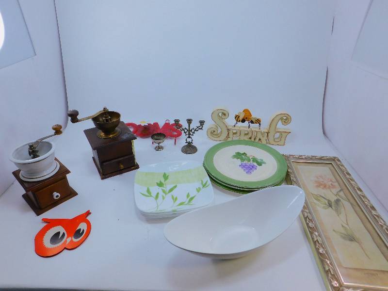lot 106 image: Lot of Various Home Decor Items