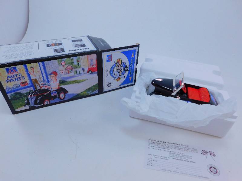 lot 113 image: 16 Scale Die Cast 1941 Garton Pedal Car Bank