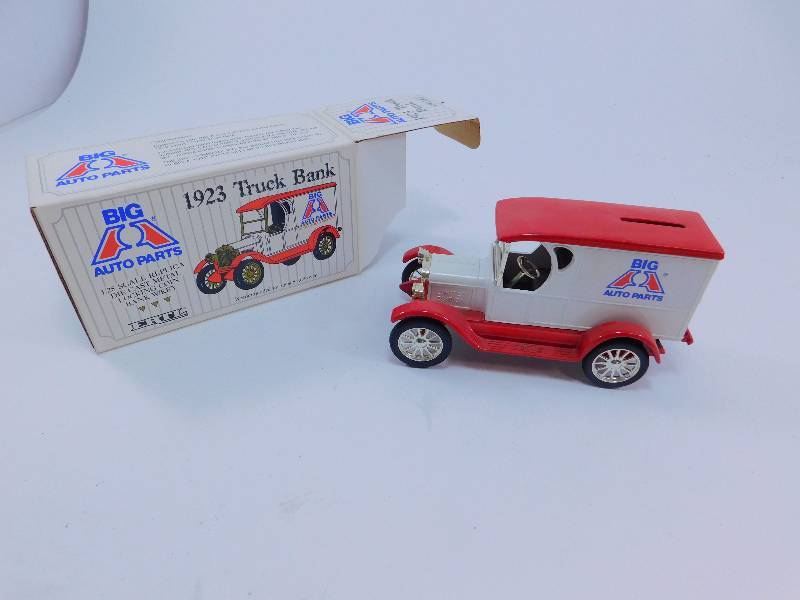 lot 125 image: 125 Scale 1923 Truck Die Cast Bank