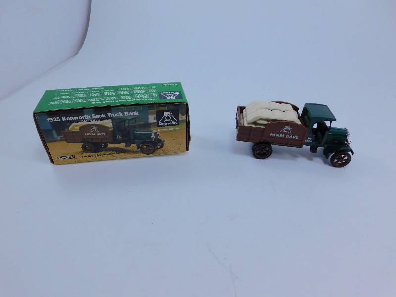 lot 126 image: Ertl 1925 Kenworth Sack Truck Die Cast Bank