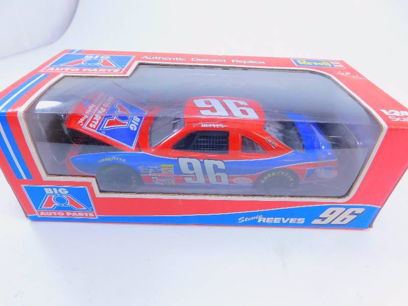 lot 128 image: 124 Scale #96 Stevie Reeves Die Cast Car