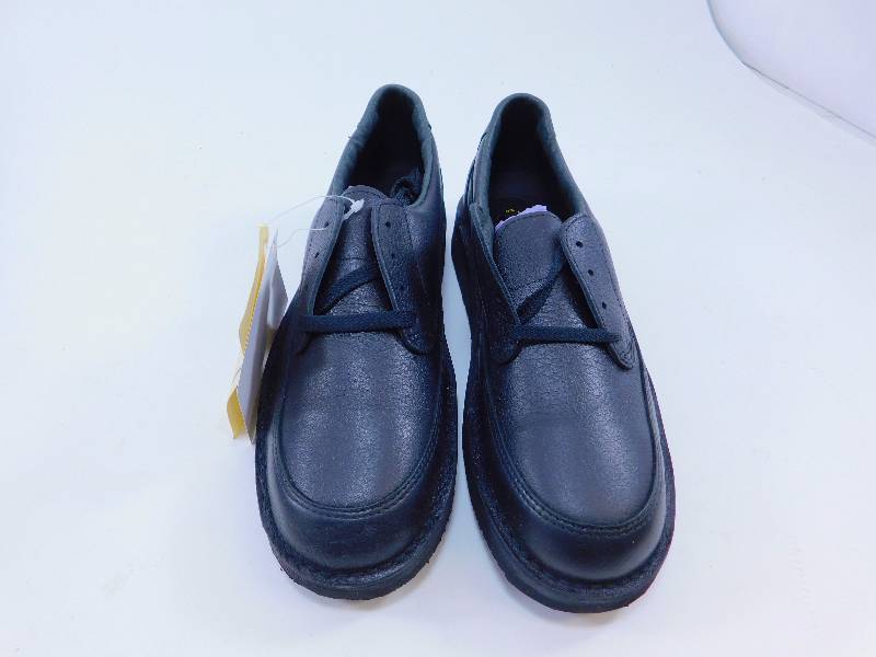 lot 132 image: New Size 9.5 Footonic II Shoes