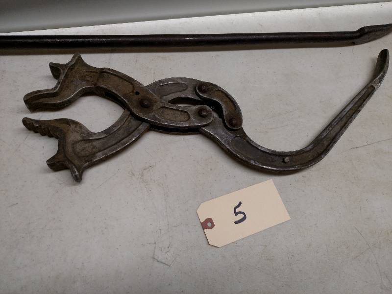 lot 5 image: (2) Tire Tools...