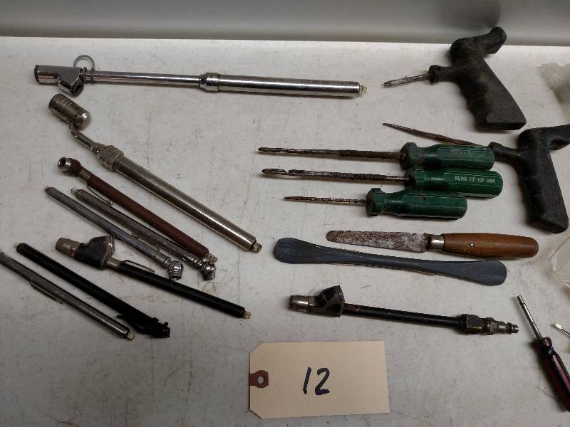lot 12 image: Asstd Tire Tools...