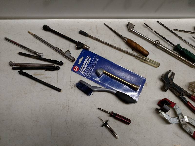 lot 13 image: Asstd Tire Tools...