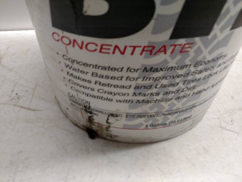 lot 17 image: Stoner BTP Black Tire Paint, Unopen...