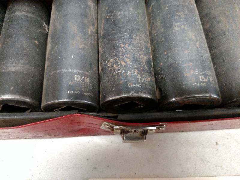 lot 28 image: Myers Deep Impact Sockets, 716-1 1...