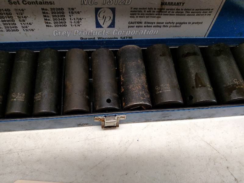 lot 30 image: Deep Impact Sockets, 716-1 18...