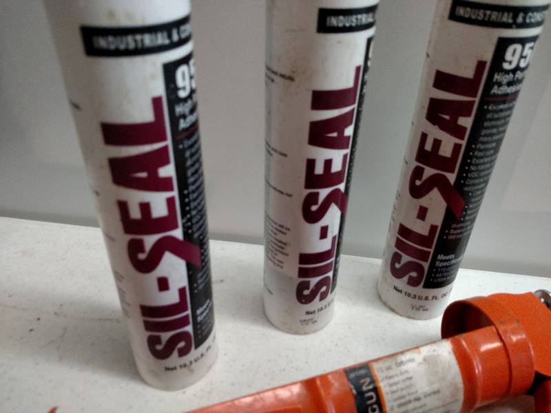 lot 85 image: (2) Chalk Guns & (3) Tubes Sil-Seal...
