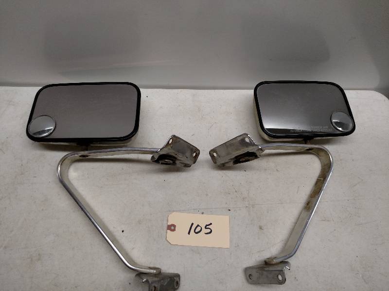lot 105 image: (2) Pickup Truck Mirrors...