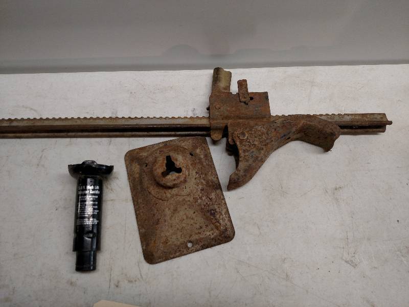 lot 119 image: Bumper Jack & Floor Jack Extension...