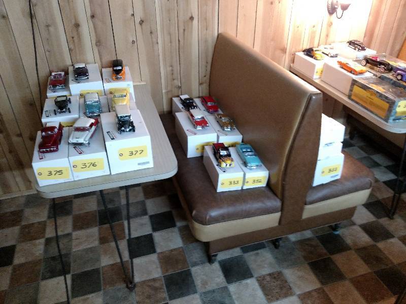 lot 170 image: Restaurant Booths