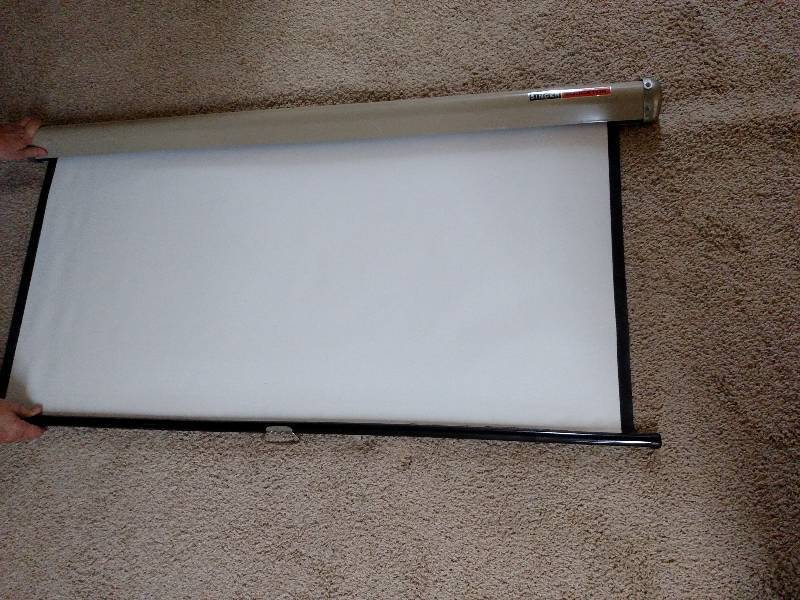 lot 173 image: Singer Educator Projector Screen