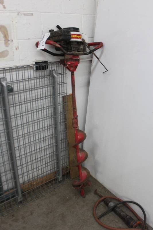 lot 15 image: Earthquake 48in. Auger w Tecumseh Gasoline Motor