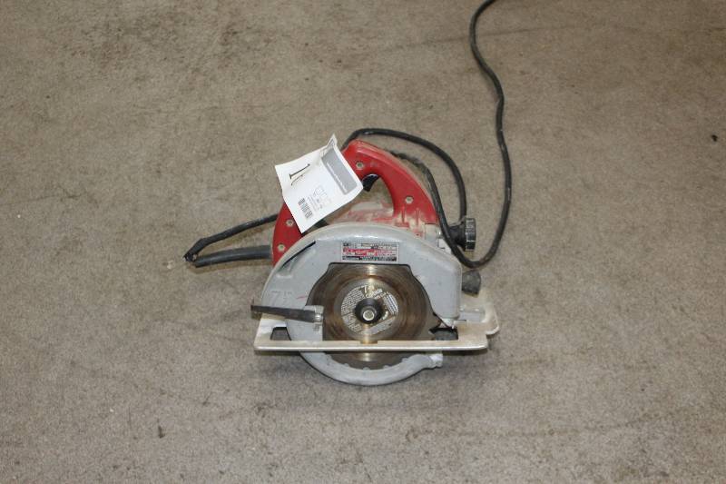 lot 16 image: Milwaukee Tools Heavy Duty 7.25in. Circular Saw