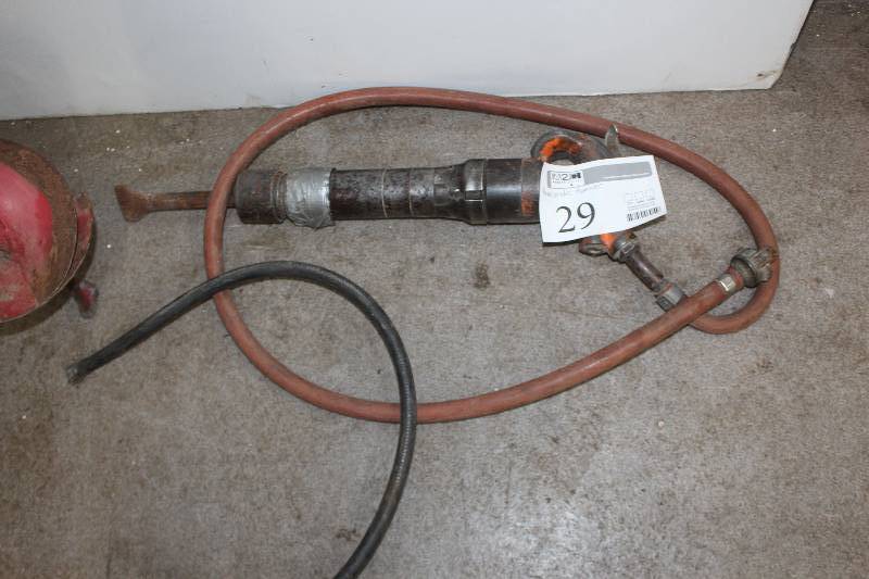 lot 29 image: Pneumatic Chisel Hammer