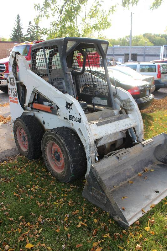 lot 6 image: 2003 Bobcat S185 Turbo w Bob-Attach and Utility Bucket