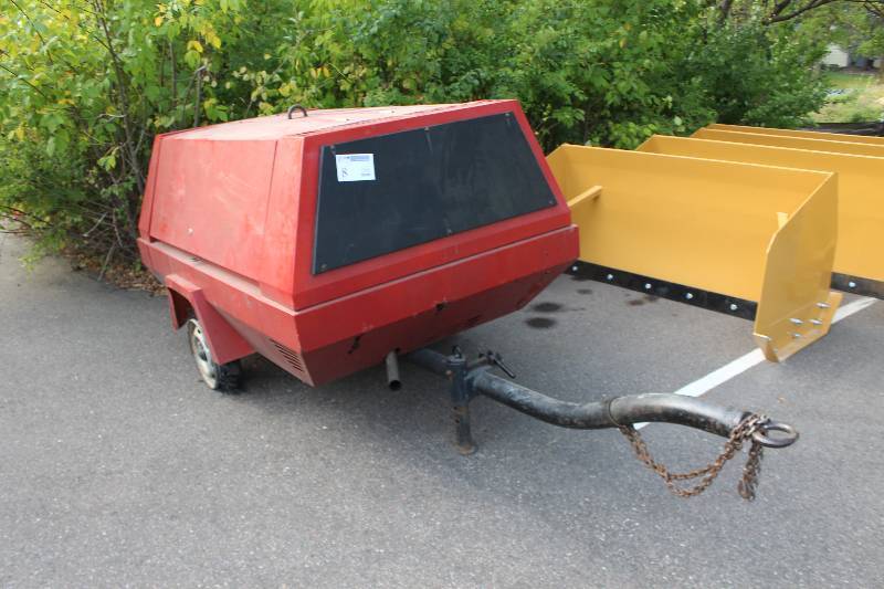 lot 8 image: 1988 Chicago Pneumatic CPS 185 Tow able Air Compressor