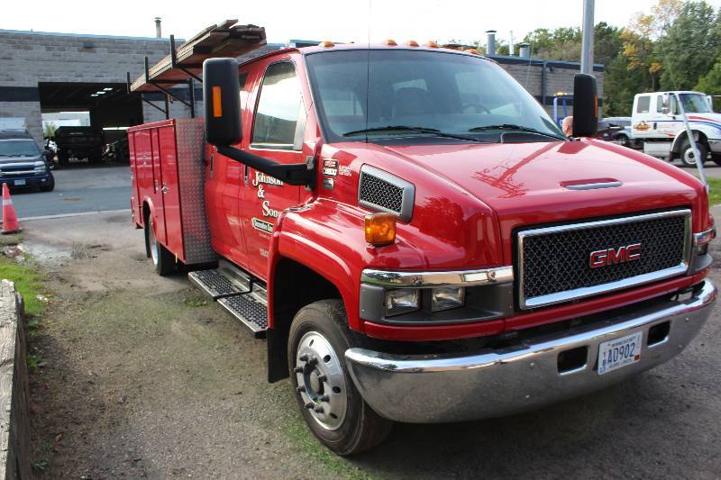 lot 2 image: 2007 GMC C5500  2-Door Commercial Truck w Knapheide Utility Bed,